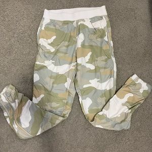 Aeries camo joggers